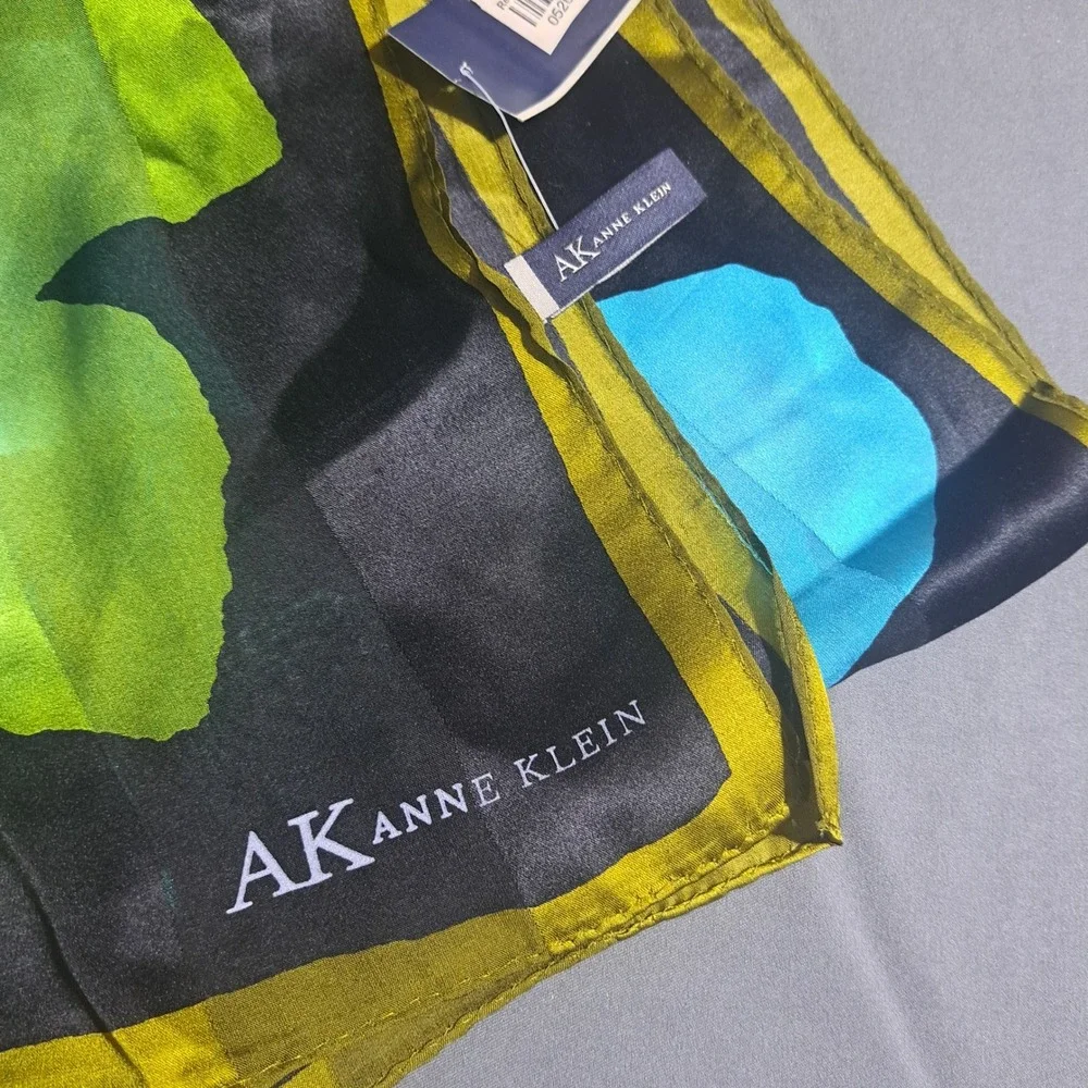 NWT Anne Klein 100% Silk Scarf Black Floral‎